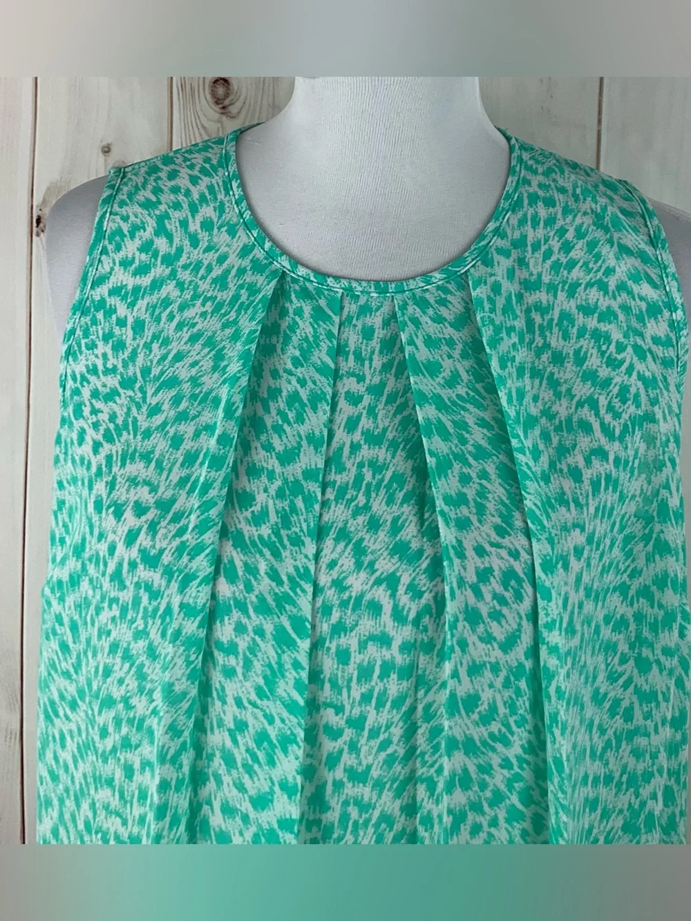Michael Kors Women’s Mint Green White Sleeveless Pleated Chiffon Top Size M